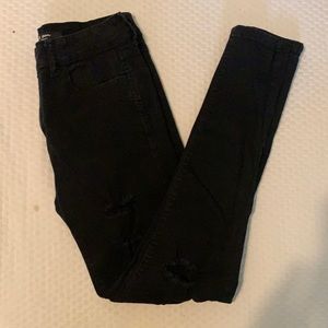 Black distressed skinny’s